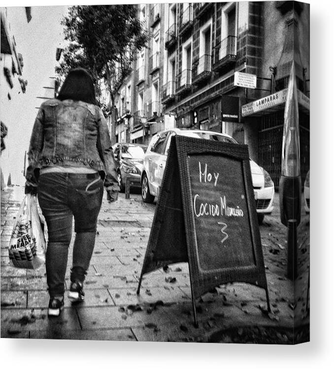 Streetphotography Canvas Print featuring the photograph Yes, You Can!

#people #instapeople by Rafa Rivas