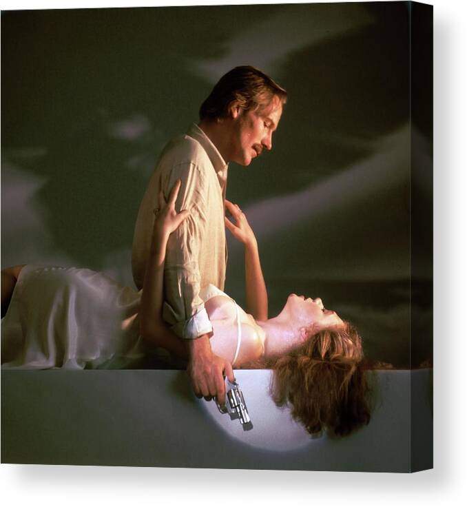 Kathleen Turner Canvas Print featuring the photograph WILLIAM HURT and KATHLEEN TURNER in BODY HEAT -1981-. #1 by Album