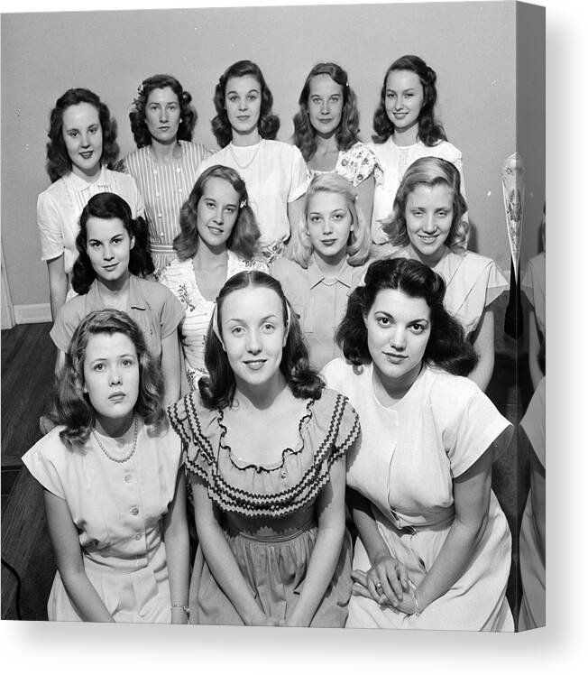 1940-1949 Canvas Print featuring the photograph Teen Agers #20 by Nina Leen