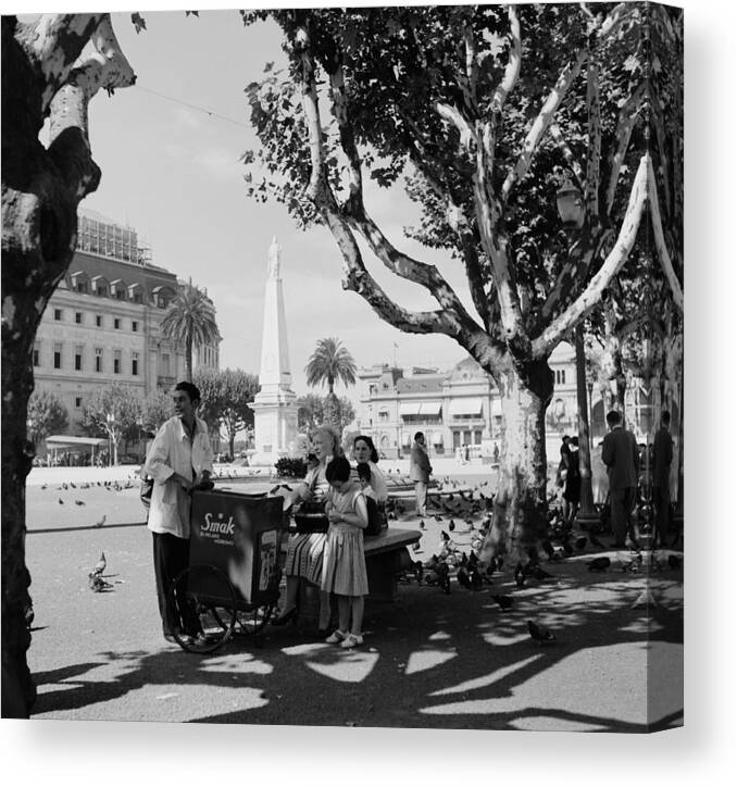 People Canvas Print featuring the photograph Buenos Aires, Argentina #3 by Michael Ochs Archives