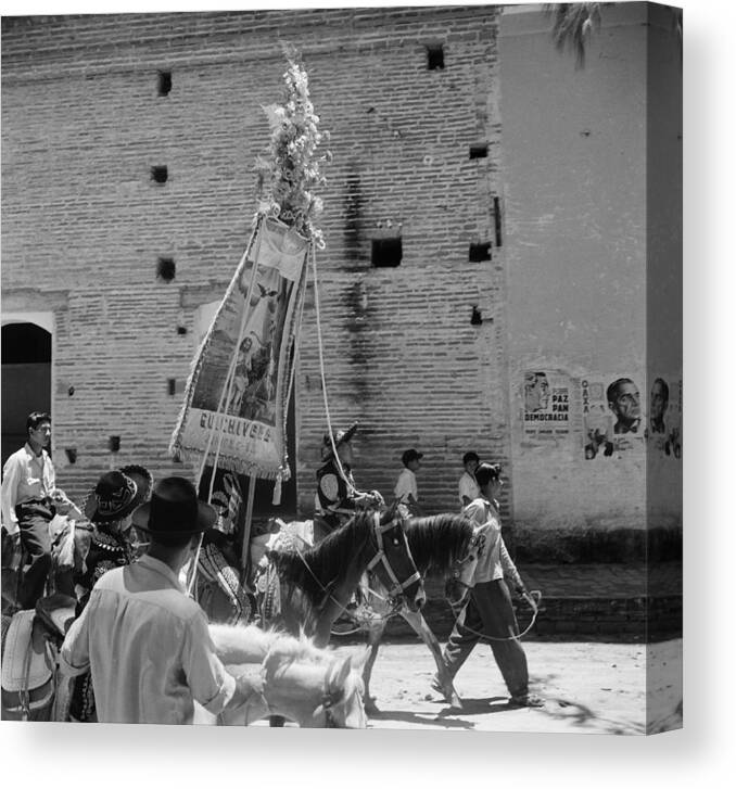 1950-1959 Canvas Print featuring the photograph Tehuantepec, Mexico #9 by Michael Ochs Archives