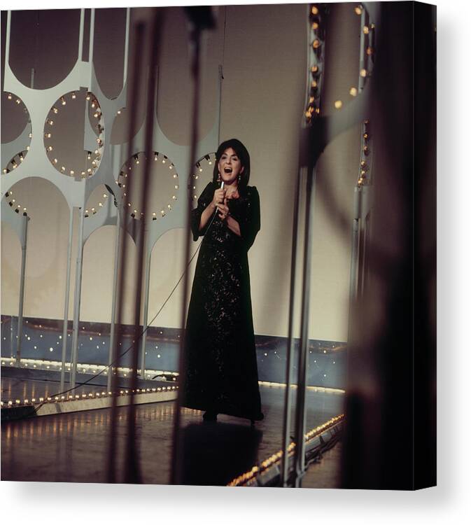 Singer Canvas Print featuring the photograph Georgia Brown Performs On Tv Show by David Redfern