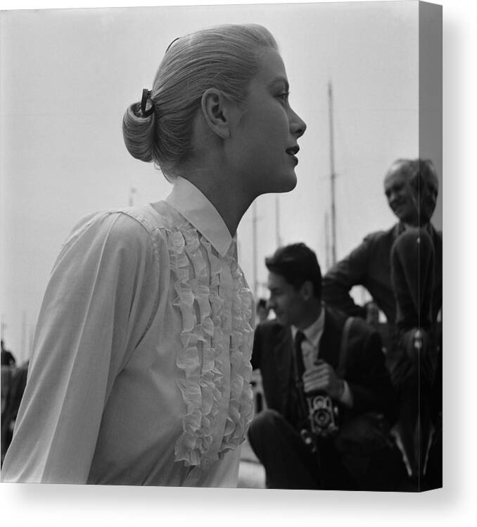 1950-1959 Canvas Print featuring the photograph Grace Kelly In Italy by Reporters Associes