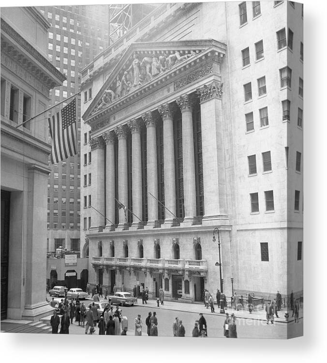 People Canvas Print featuring the photograph Inside The New York Stock Exchange by Bettmann