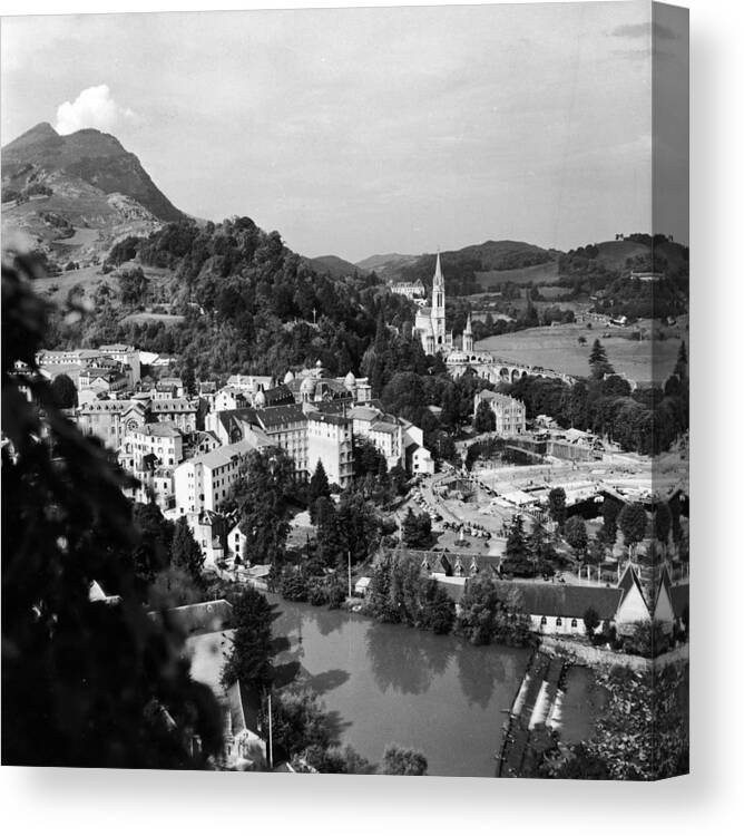 1950-1959 Canvas Print featuring the photograph Lourdes by Bert Hardy