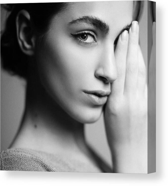 Face Canvas Print featuring the photograph One Eye by Amin Hamidnezhad