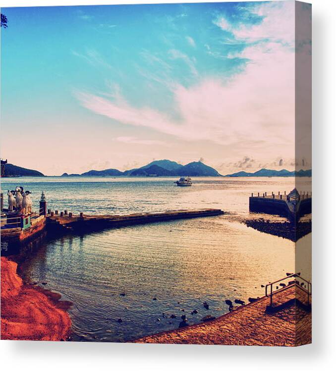 Steps Canvas Print featuring the photograph Repulse Bay by Chimmi Gui