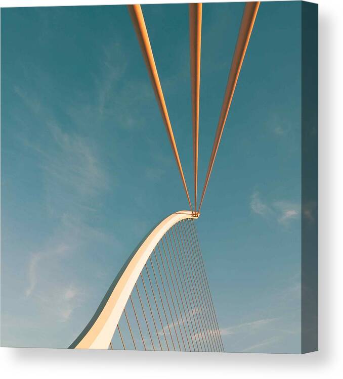 Dublin Canvas Print featuring the photograph Strings by Mike Kreiten