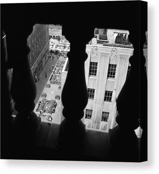 People Canvas Print featuring the photograph View Towards The Rockefeller Center by Rae Russel
