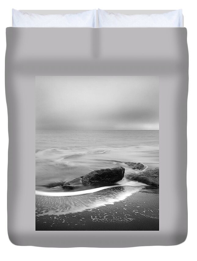 Sea Duvet Cover featuring the photograph Lwv50002 by Lee Winter