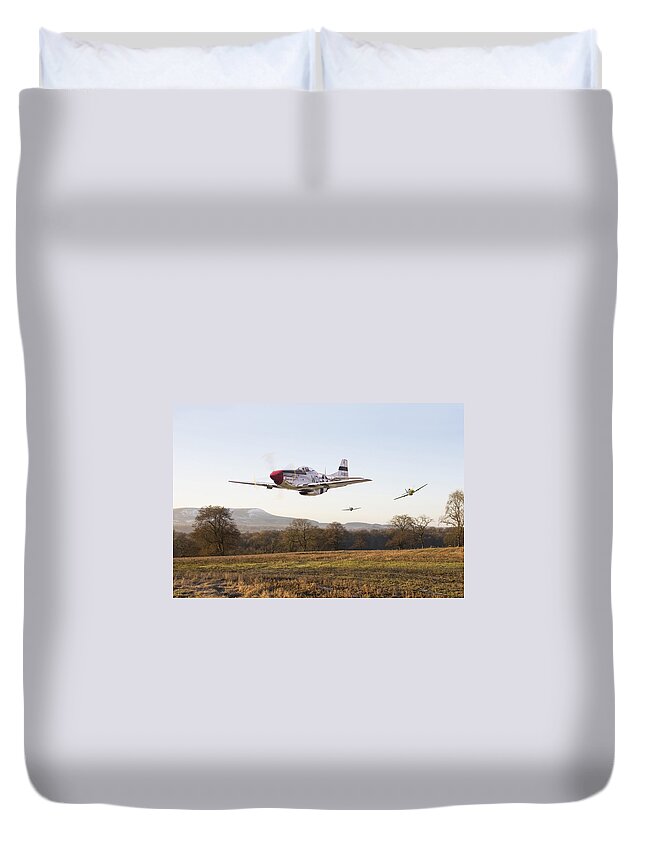 Aircraft Duvet Cover featuring the digital art Through the Gap by Pat Speirs