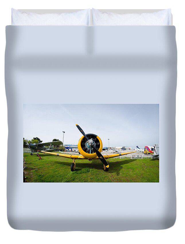 Cuatro Duvet Cover featuring the photograph North American T-6 Texan by Pablo Lopez