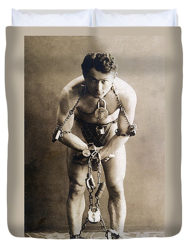 Entertainment Duvet Cover featuring the photograph Harry Houdini, Hungarian-american #1 by Photo Researchers