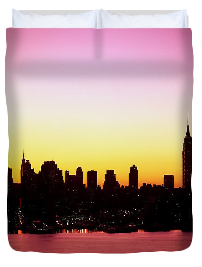 Manhattan Duvet Cover featuring the photograph Manhattan Skyline #1 by Rafael Macia