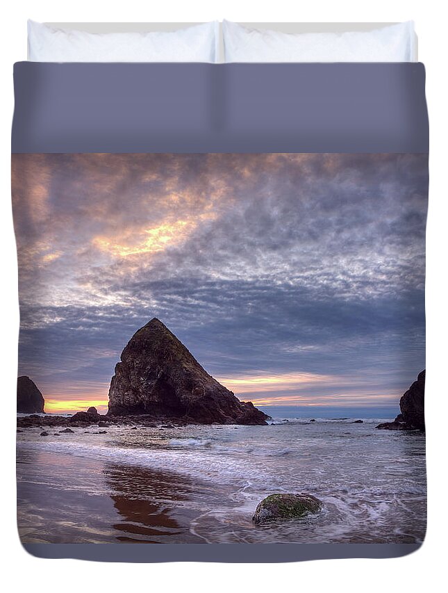 Seascape Duvet Cover featuring the photograph Pacific Ocean Sunset #1 by Bike maverick