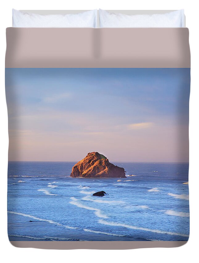 Tide Duvet Cover featuring the photograph Rock Formations At Low Tide On Bandon #1 by Craig Tuttle / Design Pics