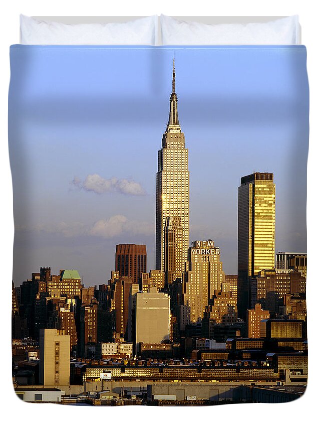 Manhattan Duvet Cover featuring the photograph Skyline View Of Manhattan #1 by Rafael Macia