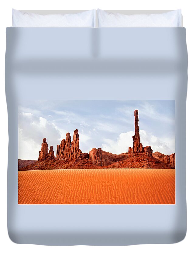 Scenics Duvet Cover featuring the photograph The Gossips And Totem Pole - Monument #1 by Powerofforever