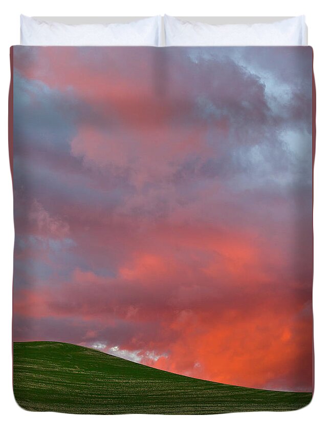 00559267 Duvet Cover featuring the photograph Wheat Field At Sunset Palouse Hills by Yva Momatiuk and John Eastcott