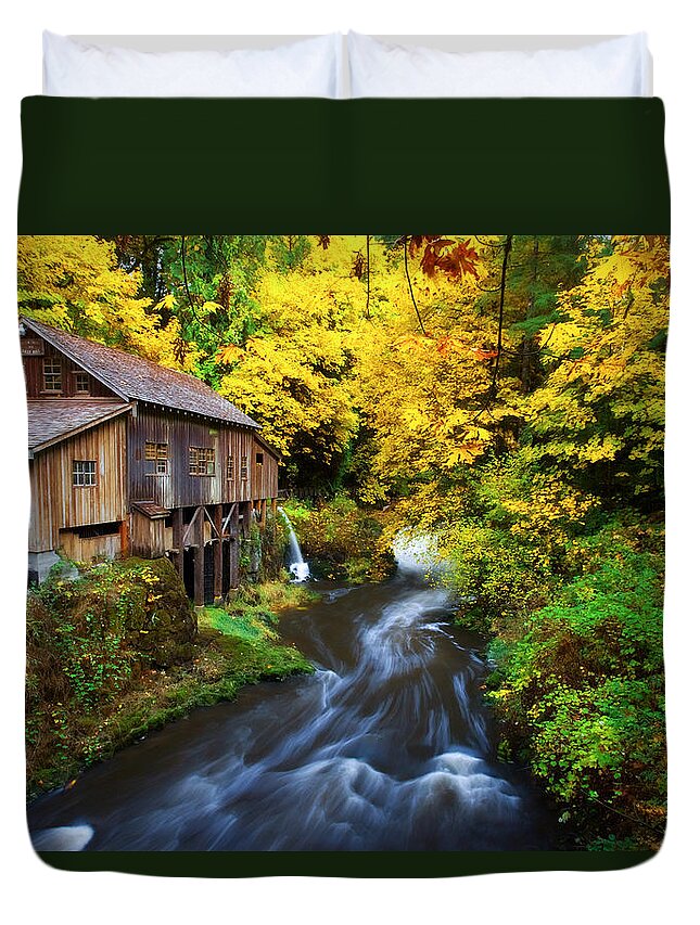 Fall Duvet Cover featuring the photograph 1600 by Darren White