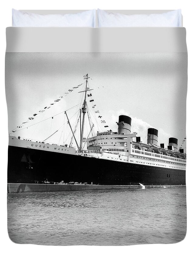 Photography Duvet Cover featuring the photograph 1930s 1936 Maiden Voyage Of Queen Mary by Vintage Images