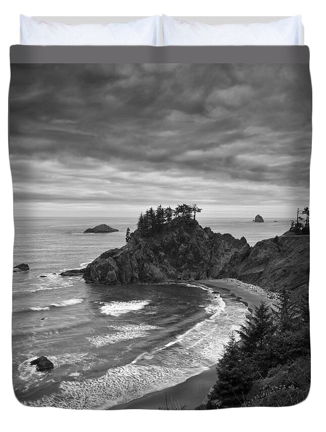 Sea Stack Duvet Cover featuring the photograph Approaching Storm #2 by Andrew Soundarajan