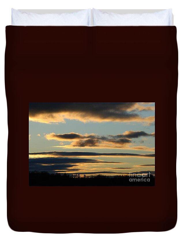Sky Duvet Cover featuring the photograph Day End #2 by Neal Eslinger