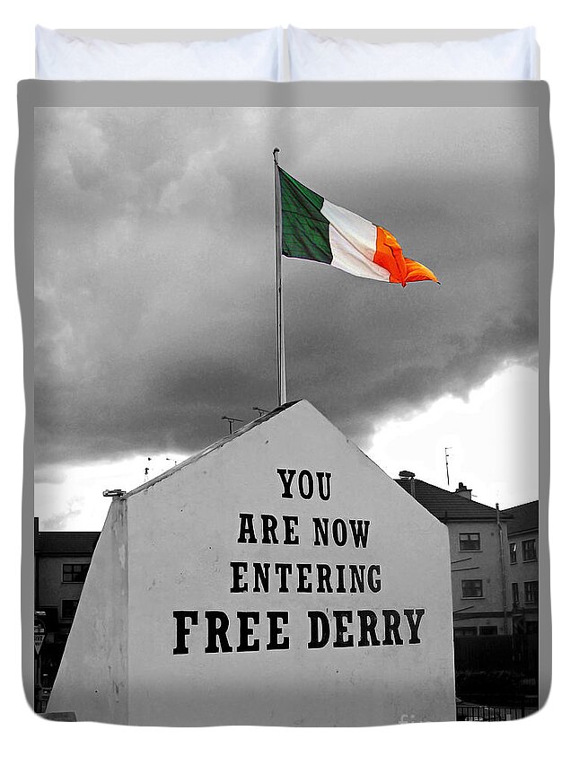 Free Derry Corner Duvet Cover featuring the photograph Free Derry Wall 1 by Nina Ficur Feenan