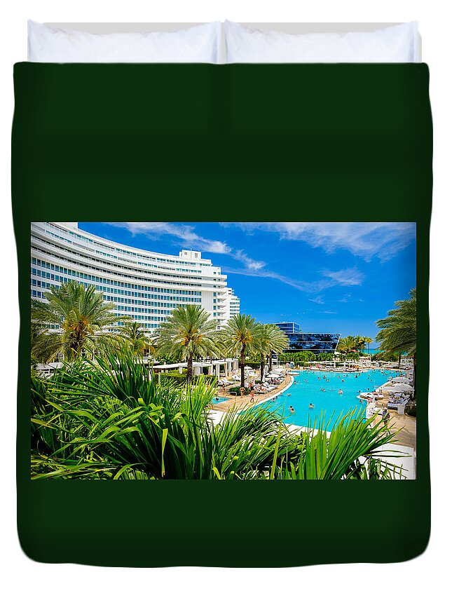Architecture Duvet Cover featuring the photograph Fontainebleau Hotel by Raul Rodriguez