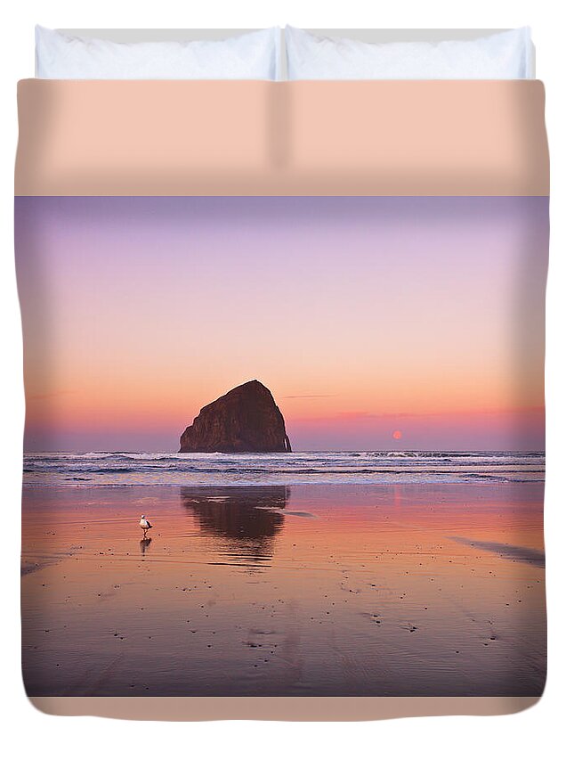 Oregon Duvet Cover featuring the photograph A Beautiful Morning by Darren White