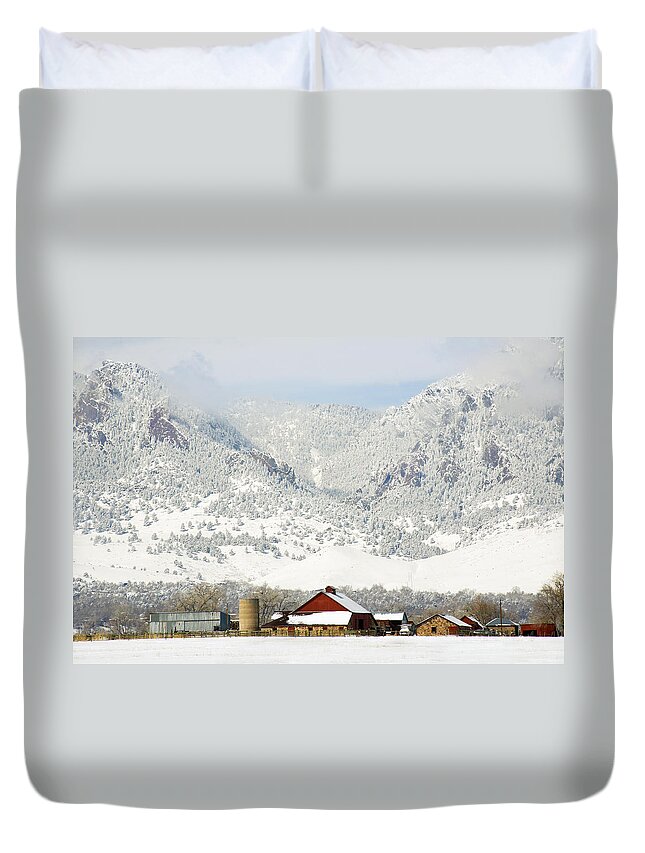 Boulder Duvet Cover featuring the photograph A Flatirons Favorite by Marilyn Hunt