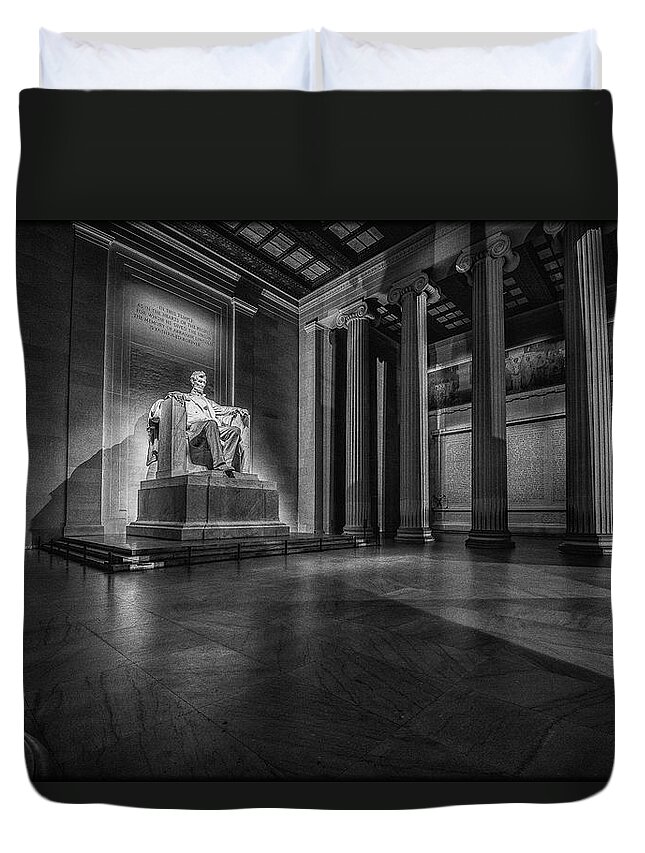 Lincoln Duvet Cover featuring the photograph Abraham Lincoln by Erika Fawcett