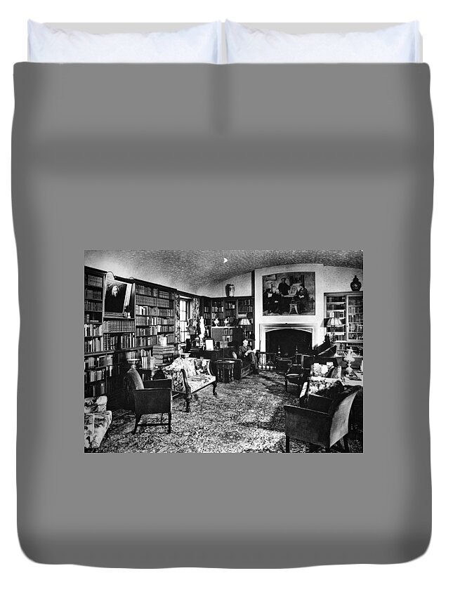 1920 Duvet Cover featuring the photograph Alfred Edward Newton (1864-1940) by Granger