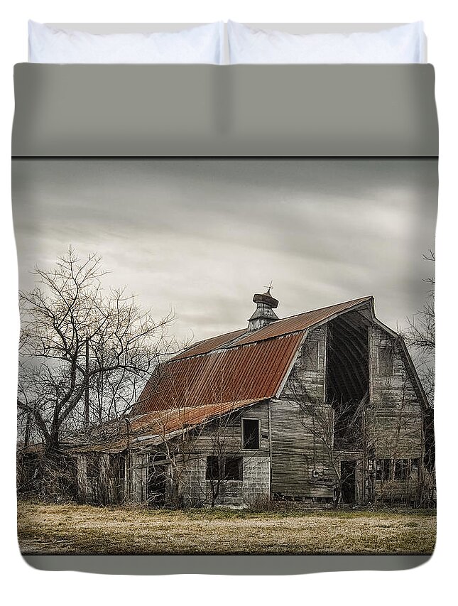 Old Barn Duvet Cover featuring the photograph Along a Delaware Backroad by Erika Fawcett