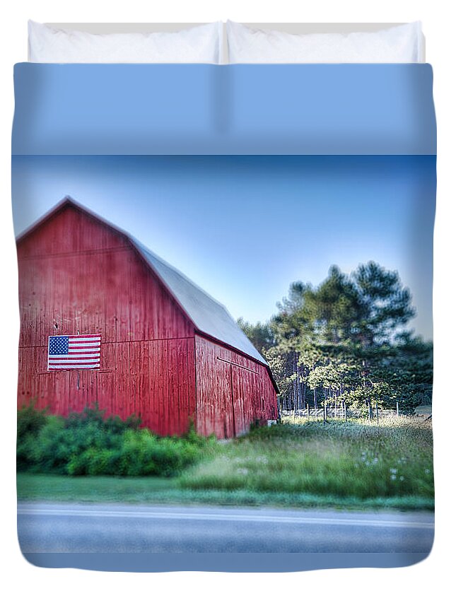 Michigan Duvet Cover featuring the photograph American Barn by Sebastian Musial