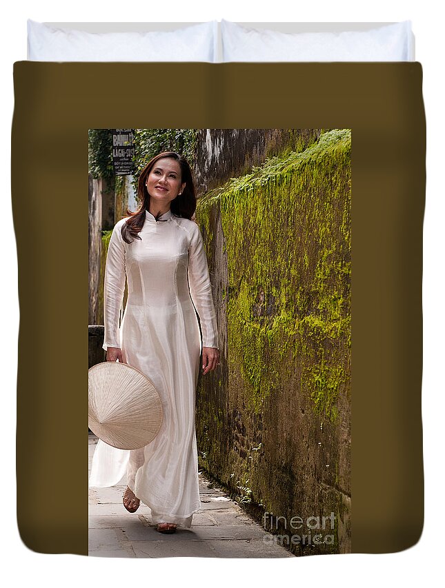 Vietnam Duvet Cover featuring the photograph Ao Dai 03 by Rick Piper Photography