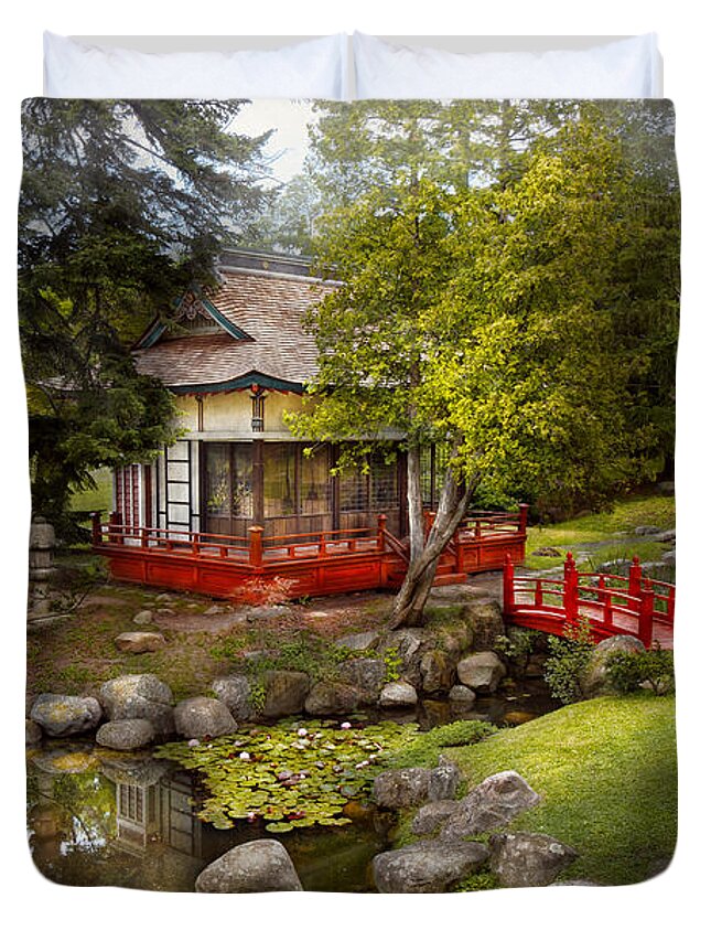 Japan Duvet Cover featuring the photograph Architecture - Japan - Tranquil moments by Mike Savad