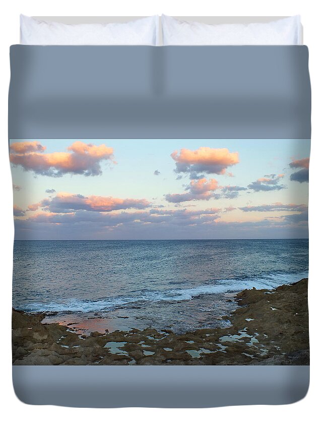 Duane Mccullough Duvet Cover featuring the photograph Atlantic Sunset at Whale Point by Duane McCullough