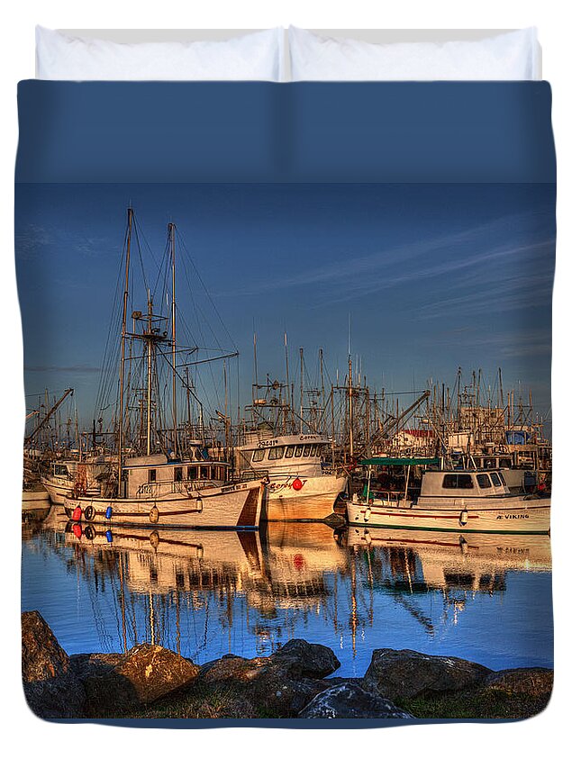 Marina Duvet Cover featuring the photograph Autumn Light by Randy Hall