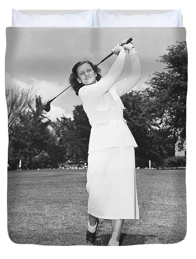 1950 Duvet Cover featuring the photograph Babe Didrikson Golfing by Underwood Archives