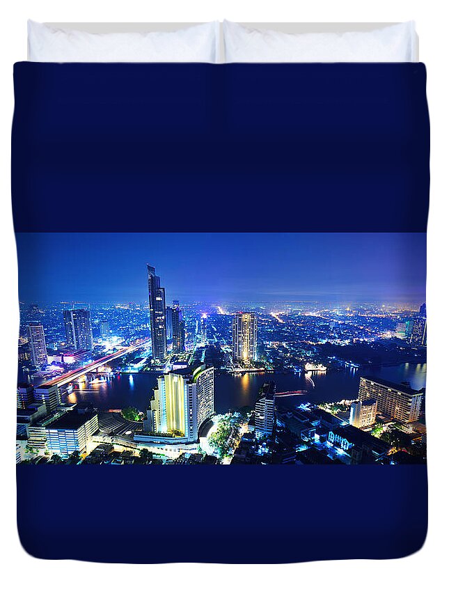 Apartment Duvet Cover featuring the photograph Bangkok Skyline by Ngkaki