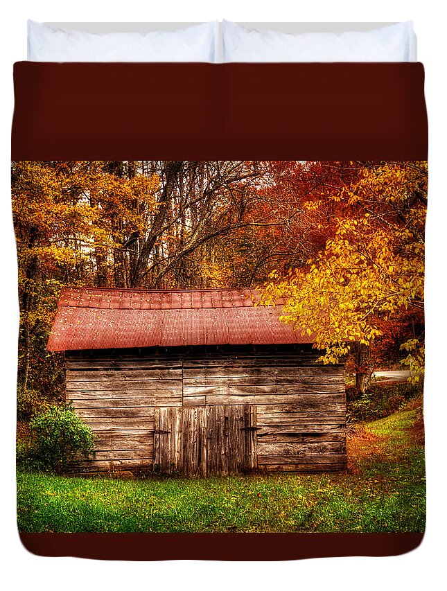 Wnc Duvet Cover featuring the photograph Barn In Fall by Greg and Chrystal Mimbs