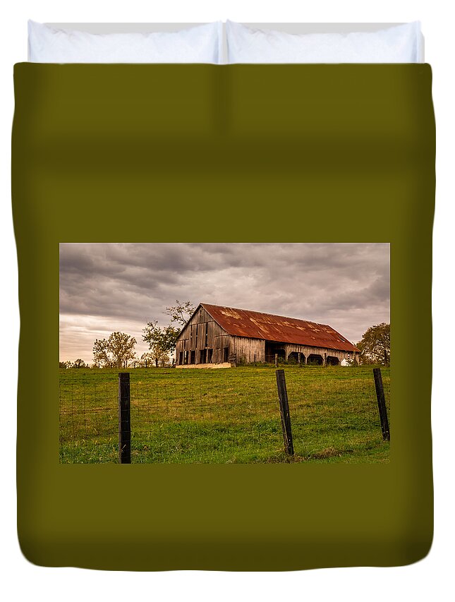 Barn Duvet Cover featuring the photograph Barn on the Hill by Ron Pate