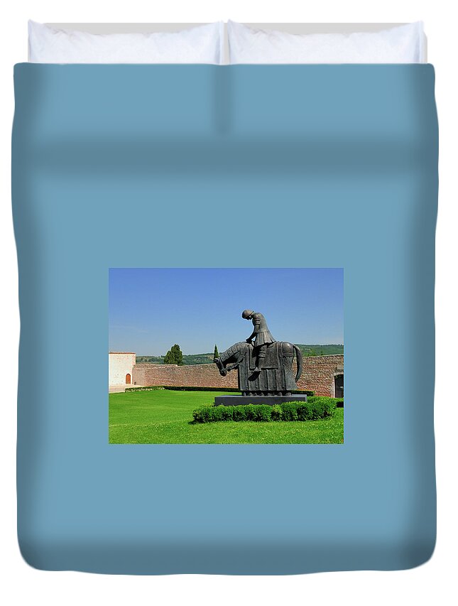 Italy Duvet Cover featuring the photograph Basilica of San Francesco d'Assisi Statue by Alan Toepfer