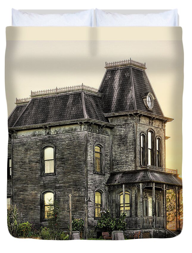 Bates Motel Duvet Cover featuring the photograph Bates Motel Haunted House by Paul W Sharpe Aka Wizard of Wonders