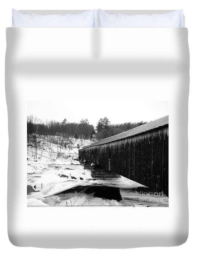Barbara Bardzik Duvet Cover featuring the photograph Bath Covered Bridge by Barbara Bardzik