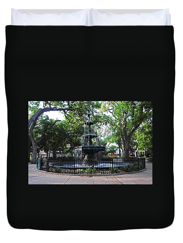 Alabama Photographer Duvet Cover featuring the digital art Bienville Fountain Mobile Alabama by Michael Thomas