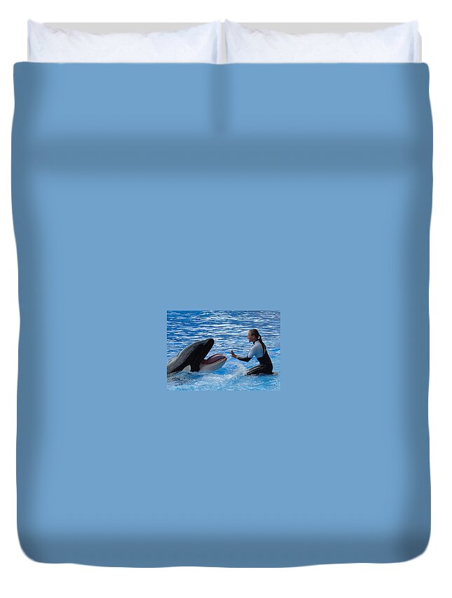 Shamu Duvet Cover featuring the photograph Bonding by David Nicholls