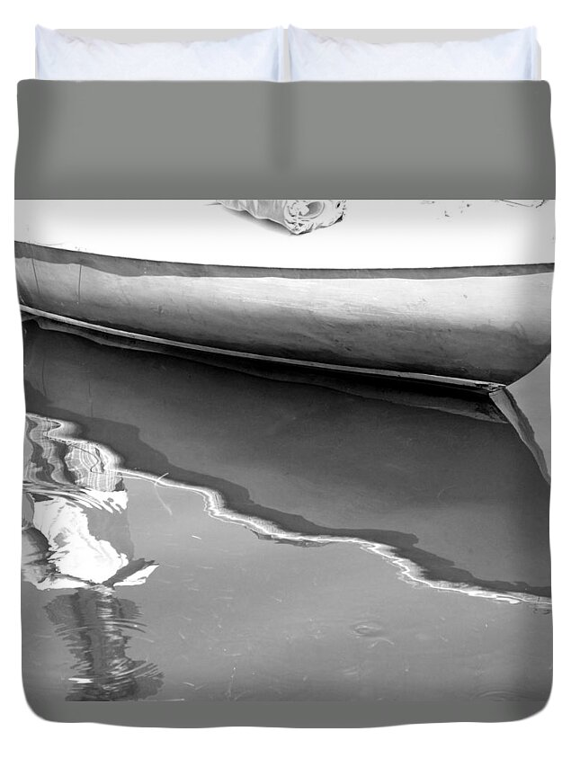 Boating Duvet Cover featuring the photograph Bringing Her In by Barbara McDevitt