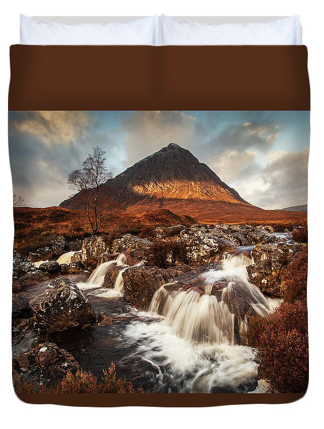 Scenics Duvet Cover featuring the photograph Buachaille Etive Mòr by Ray Wise